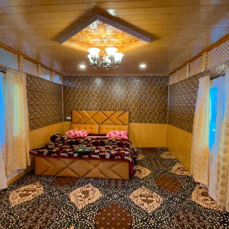 Hb Nancy Group Of Houseboats Hotel Srinagar  Exterior photo