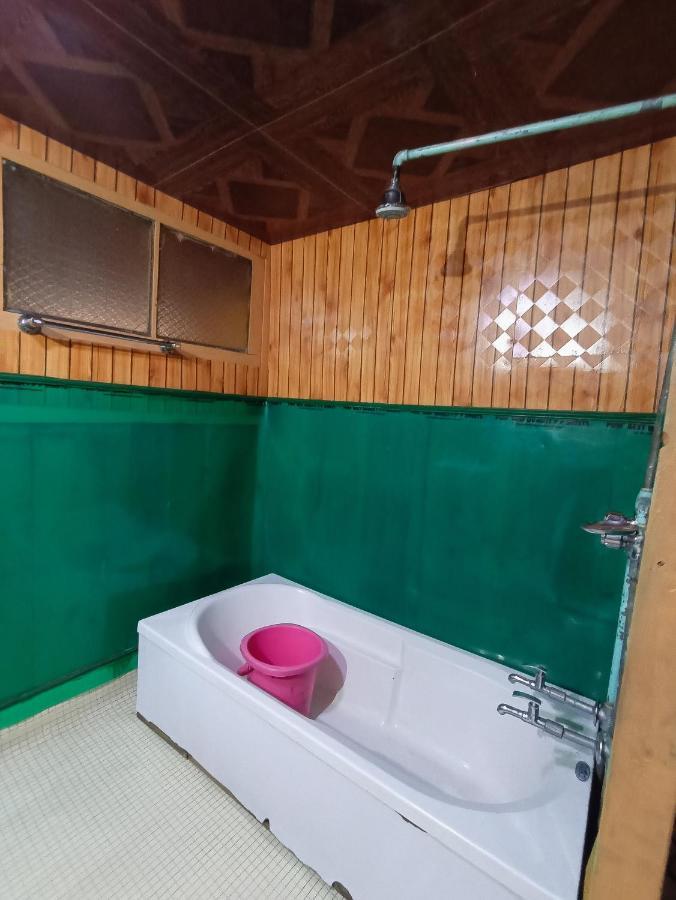 Hb Nancy Group Of Houseboats Hotel Srinagar  Exterior photo