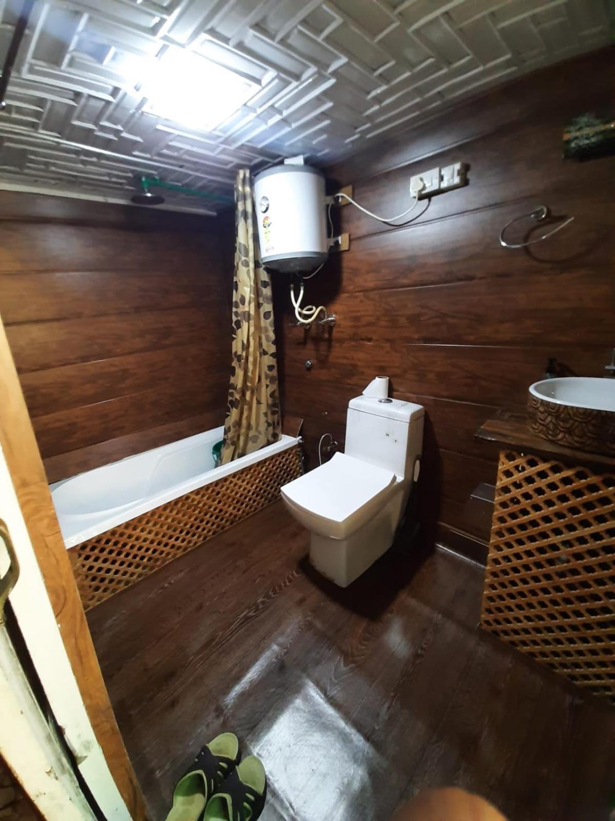 Hb Nancy Group Of Houseboats Hotel Srinagar  Exterior photo