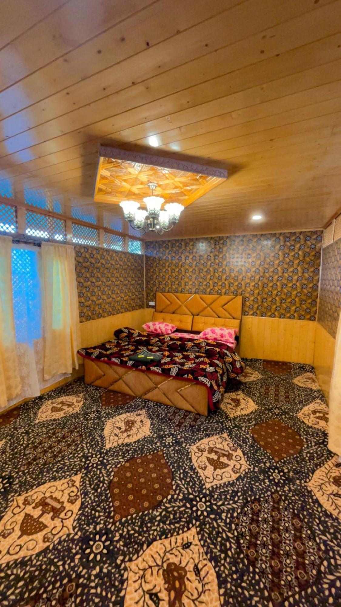 Hb Nancy Group Of Houseboats Hotel Srinagar  Exterior photo